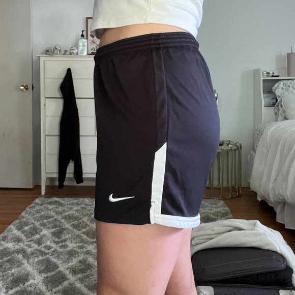 Nike Basketball Shorts - Picture 2 of 4